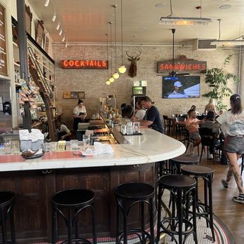 Uptown - Bar area - Sports Bars Near Me - Austin, Texas