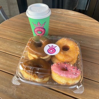 River Oaks Donuts - Half dozen donuts and a coffee - Donuts Near Me - Houston, Texas