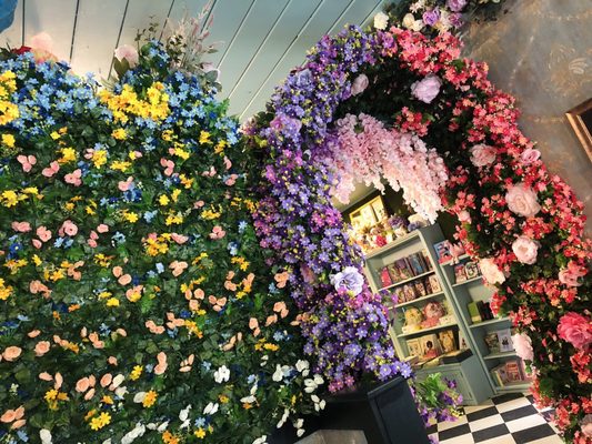 Alice in the Village by null