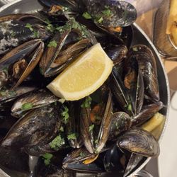 Le Prom' - Moules with Mariniere Sauce, Lemon
