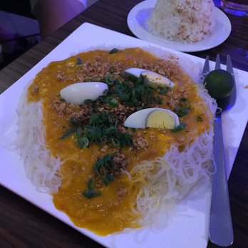 Gerry's Grill - Palabok, garlic rice - Chicken Shop Near Me - Cebu City, CEB Gerry's Grill - Palabok, garlic rice - Chicken Shop Near Me - Cebu City, CEB