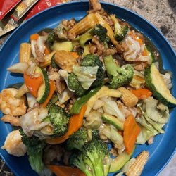 New Hong Kong Express - Ordered the Happy Family just got a bunch of vegetables. Total rip off go somewhere else