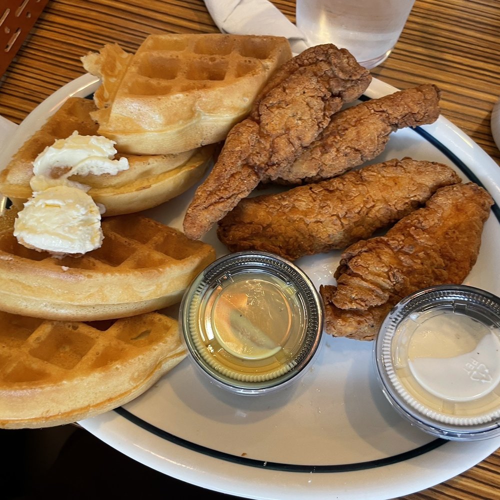 IMO the Best #sundaybrunch in #sanantonio is hands down Casa Hernan in  Southtown by @Chef Johnny Restaurants SAT TX . The #brunch experience  starts the moment you walk up and from there it only gets ..., image size:1000x1000