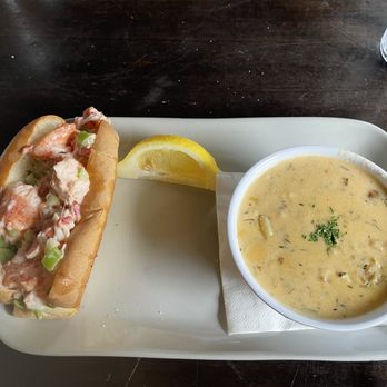 Rí Rá - Seafood Chowder + lobster roll - Irish Pub Near Me - Portland, Maine Rí Rá - Seafood Chowder + lobster roll - Irish Pub Near Me - Portland, Maine