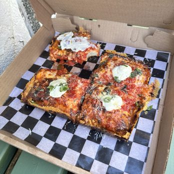 BFLO Pizza Bistro - Margarita w ricotta - Pizza Near Me - Buffalo, New York
