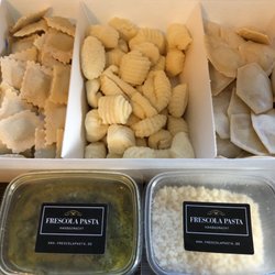Frescola Pasta - Nudeln für den Heimgebrauch. Sehr lecker. Den Parmesan gab's als Zugabe.