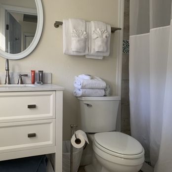 Amoray Dive Resort - Clean and newly(ish) refurbished bathrooms - Resorts Near Me - Key Largo, Florida