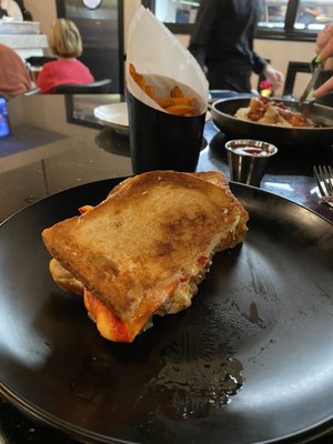 Scarlet Kitchen and Lounge by null