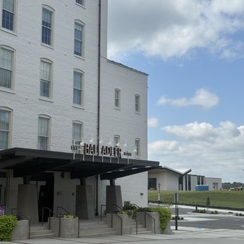 The Balladeer Hotel, Mount Airy, a Tribute Portfolio Hotel - Hotels Near Me - Mount Airy, North Carolina