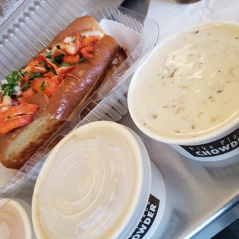 Pike Place Chowder - Maine lobster roll, smoked salmon chowder, seafood bisque, new england clam chowder, - Seafood Near Me - Seattle, Washington Pike Place Chowder - Maine lobster roll, smoked salmon chowder, seafood bisque, new england clam chowder, - Seafood Near Me - Seattle, Washington
