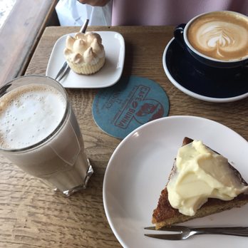 Cafe Bunna - Citrus meringue, cappuccino, carrot cake with mascarpone, chai latte - Breakfast & Brunch Near Me - Annecy, 74 Cafe Bunna - Citrus meringue, cappuccino, carrot cake with mascarpone, chai latte - Breakfast & Brunch Near Me - Annecy, 74