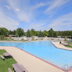Gettysburg Battlefield Resort - Cool off and relax in our spacious swimming pool.