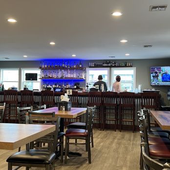 Larry's Deli-Que - Full bar and friendly service - Delis Near Me - Topsail Beach, North Carolina Larry's Deli-Que - Full bar and friendly service - Delis Near Me - Topsail Beach, North Carolina