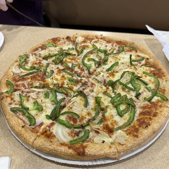 Sunapee Pizza Chef - Pepper and onion pizza - Pizza Near Me - Sunapee, New Hampshire Sunapee Pizza Chef - Pepper and onion pizza - Pizza Near Me - Sunapee, New Hampshire