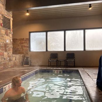 Cedar Breaks Lodge & Spa - hot tub - Cafes Near Me - Brian Head, Utah
