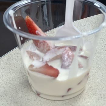 Sin Miedo Mexican Delights - Strawberry with cream - Ice Cream & Frozen Yogurt Near Me - Converse, Texas