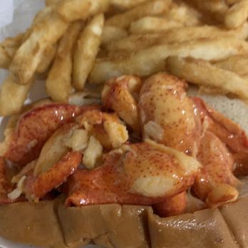 Pauli's - Lobster roll - Sandwiches Near Me - Boston, Massachusetts