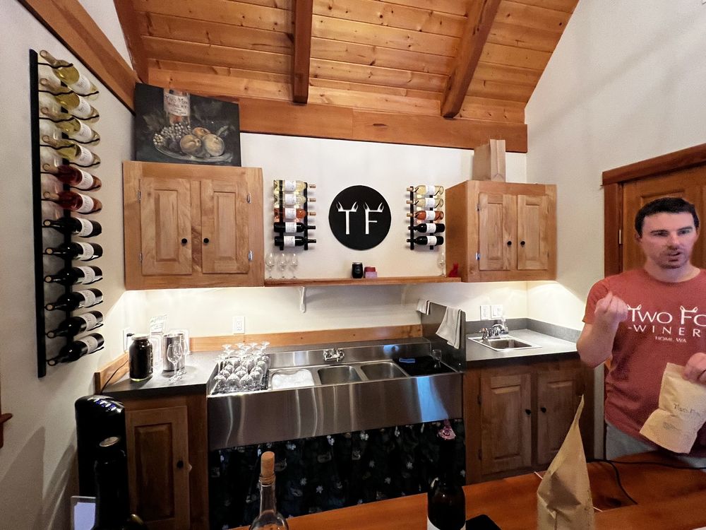 Two Fox Winery Logo