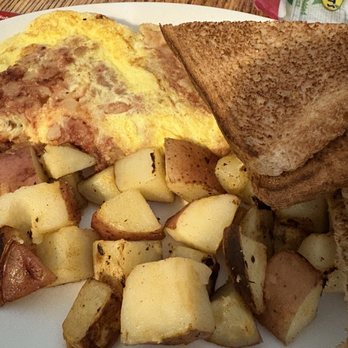 The English Muffin - Hash omelet - Breakfast & Brunch Near Me - Hampstead, New Hampshire The English Muffin - Hash omelet - Breakfast & Brunch Near Me - Hampstead, New Hampshire
