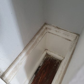River Street Inn - Nasty trim in the room - Hotels Near Me - Savannah, Georgia River Street Inn - Nasty trim in the room - Hotels Near Me - Savannah, Georgia