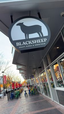 BlackSheep Pizza & Cocktails by null
