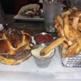 Pretzel Burger