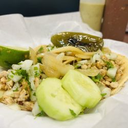 Tacos Y Mariscos El Unico - Chicken tacos