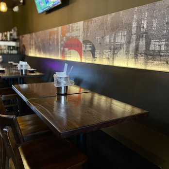 Mr. Dak - Indoor ambiance - Chicken Wings Near Me - Flushing, New York