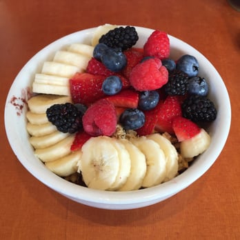 Flake - Sambazon Acai Bowl with berries - Breakfast & Brunch Near Me - Venice, California