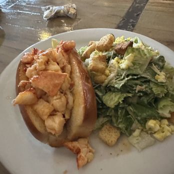 Gas Lamp Grille - Lobster roll - Bars Near Me - Newport, Rhode Island