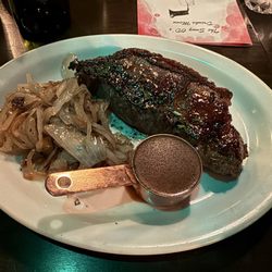 Snug - 12 oz Sirloin steak