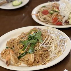 Xay's Kitchen Laos & Thai Cuisine - 4. Pad Thai, Papaya Salad