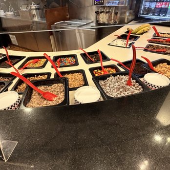 Ashley's Ice Cream Cafe - Ice Cream & Frozen Yogurt Near Me - Guilford, Connecticut