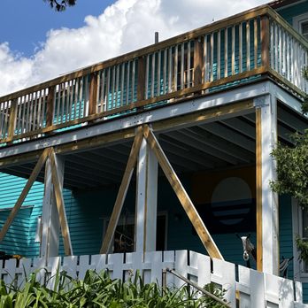 Complete Painting & Carpentry - I love the massive lateral bracing right in my view. The paint looks fantastic too - Painters Near Me Complete Painting & Carpentry - I love the massive lateral bracing right in my view. The paint looks fantastic too - Painters Near Me