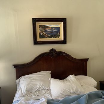 Hotel Catalina - Bad is not Queen as I paid for $204 - Hotels Near Me - Avalon, California Hotel Catalina - Bad is not Queen as I paid for $204 - Hotels Near Me - Avalon, California