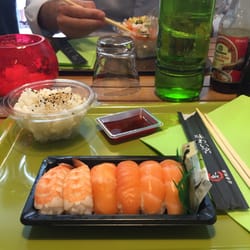 Green Sushi - Plateau Sushi mixte saumon, crevette accompagné d'un bol de riz pour 8€