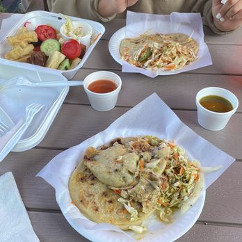 Deliciosas Pupusas - Salvadoran Near Me - Los Angeles, California