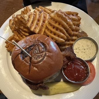 1898 Public House - 1898 Signature Burger - Cocktail Bars Near Me - Spokane, Washington