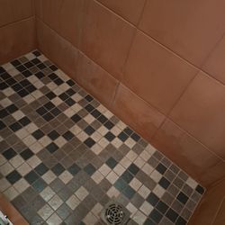 The Usonian Inn LLC - Shower floor