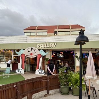 The Parlay - The place - VN - Cupcakes Near Me - Wailuku, Hawaii
