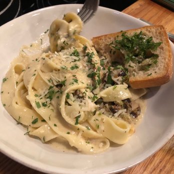 Adamo's - Chicken alfredo - New American Near Me - Sacramento, California
