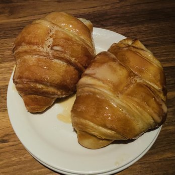Cheddar's Scratch Kitchen - Honey Butter Croissants - American Near Me - Pooler, Georgia