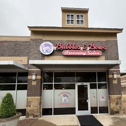 Bubbles & Bows Grooming Salon - Storefront