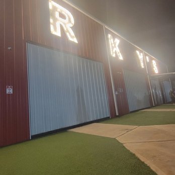 Porky's Backyard - They closed at 9:30 pm on a Friday although they advertise until 2AM... - Food Trucks Near Me - Humble, Texas