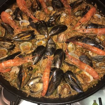 Barcelona Cooking - Finished product of the seafood paella - Cooking Schools Near Me - Barcelona, B