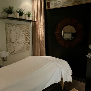 Ann Mahoney - Skin Care Near Me - Clayton, Missouri Ann Mahoney - Skin Care Near Me - Clayton, Missouri