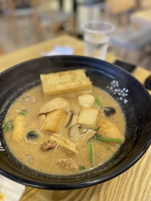 YinTang Spicy Hot Pot by null