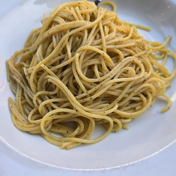 La Traviata - Cacio Pepe - Italian Near Me - Long Beach, California La Traviata - Cacio Pepe - Italian Near Me - Long Beach, California