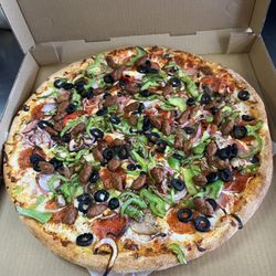 Te Amo Pizza - Te Amo Mucho Pizza
(Supreme)