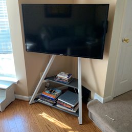 55" pedestal mounted. Pedestal was also built by the installer. 55" pedestal mounted. Pedestal was also built by the installer.